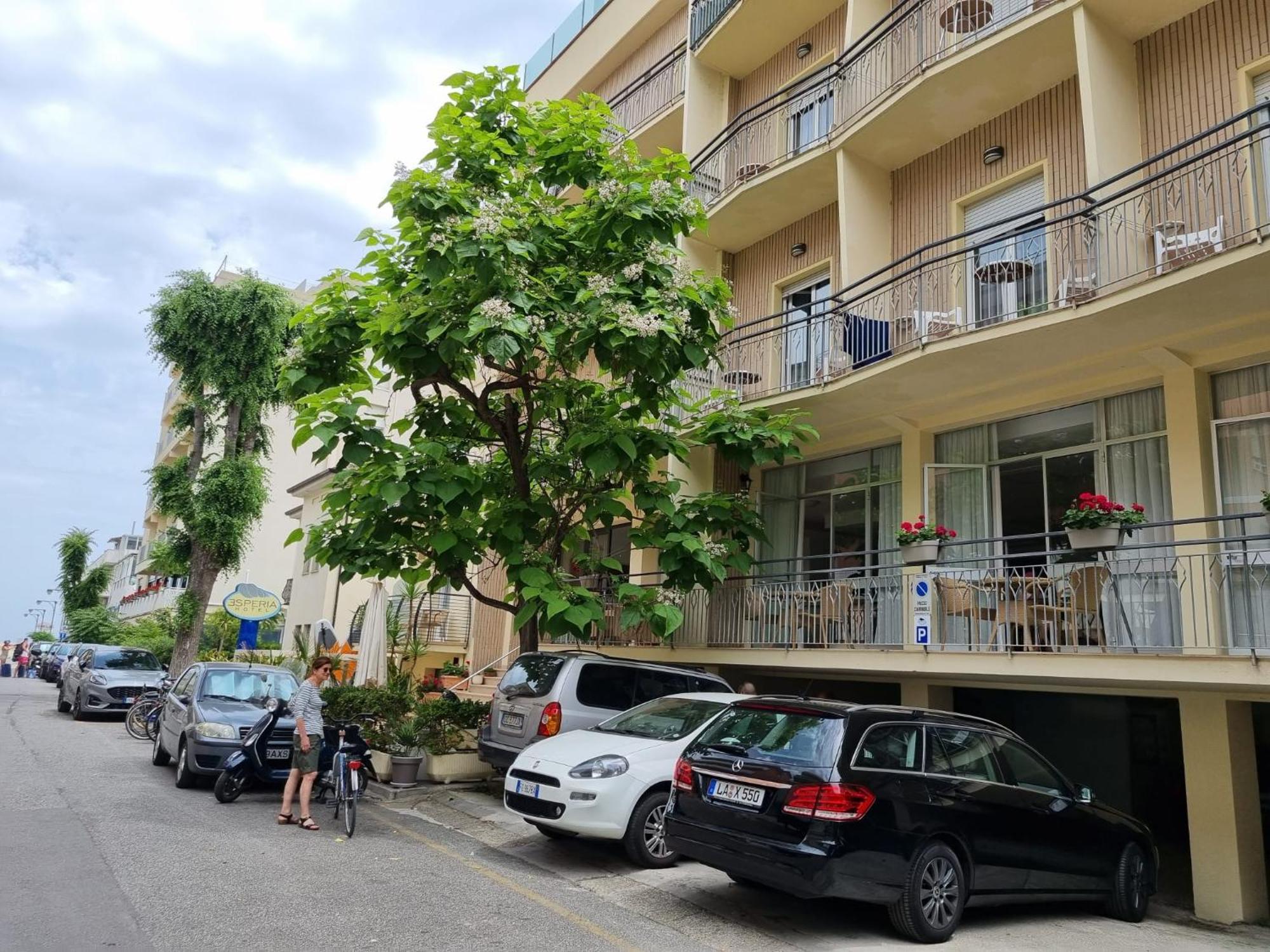 Hotel Esperia Cattolica Kültér fotó