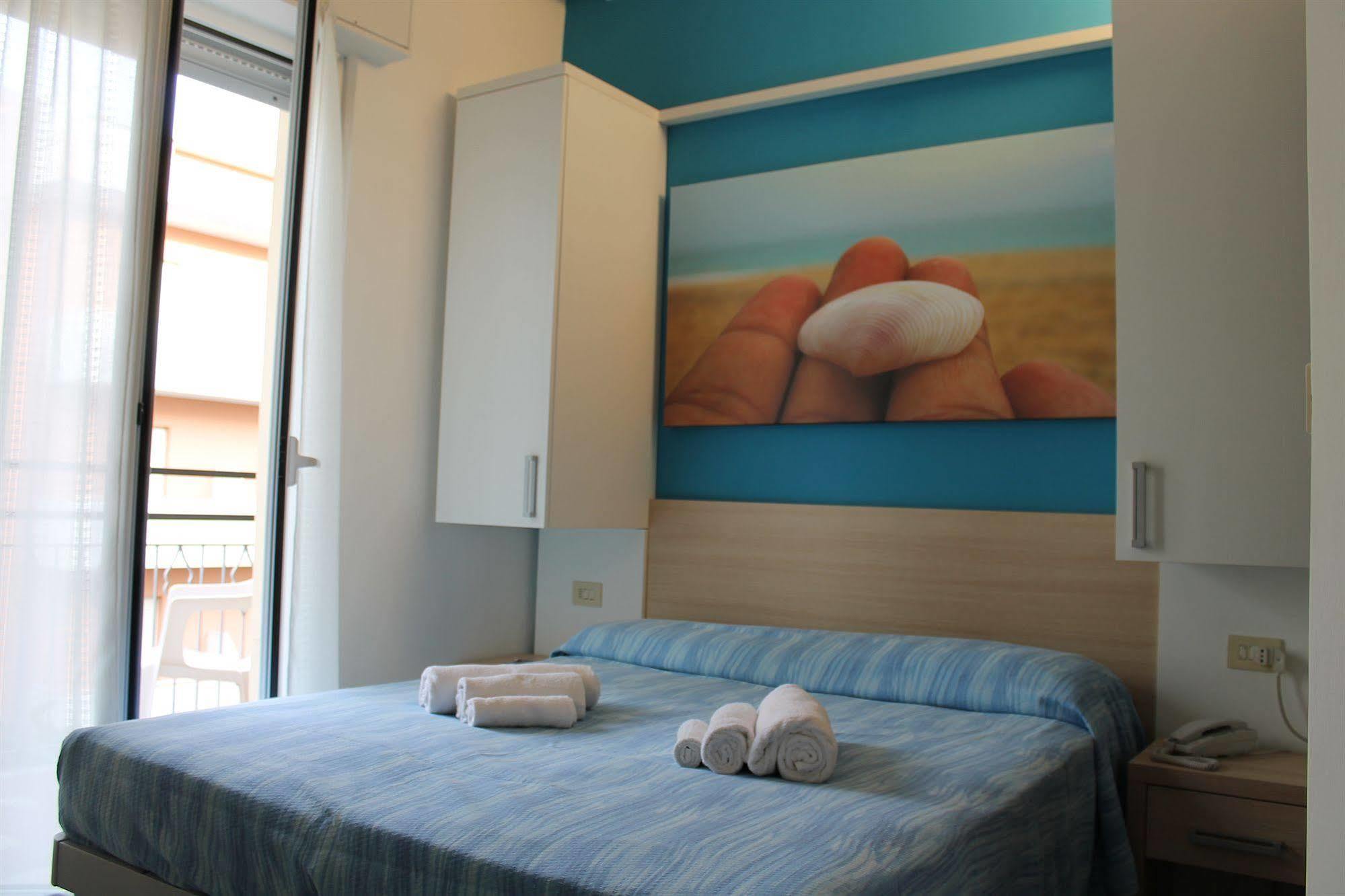 Hotel Esperia Cattolica Kültér fotó