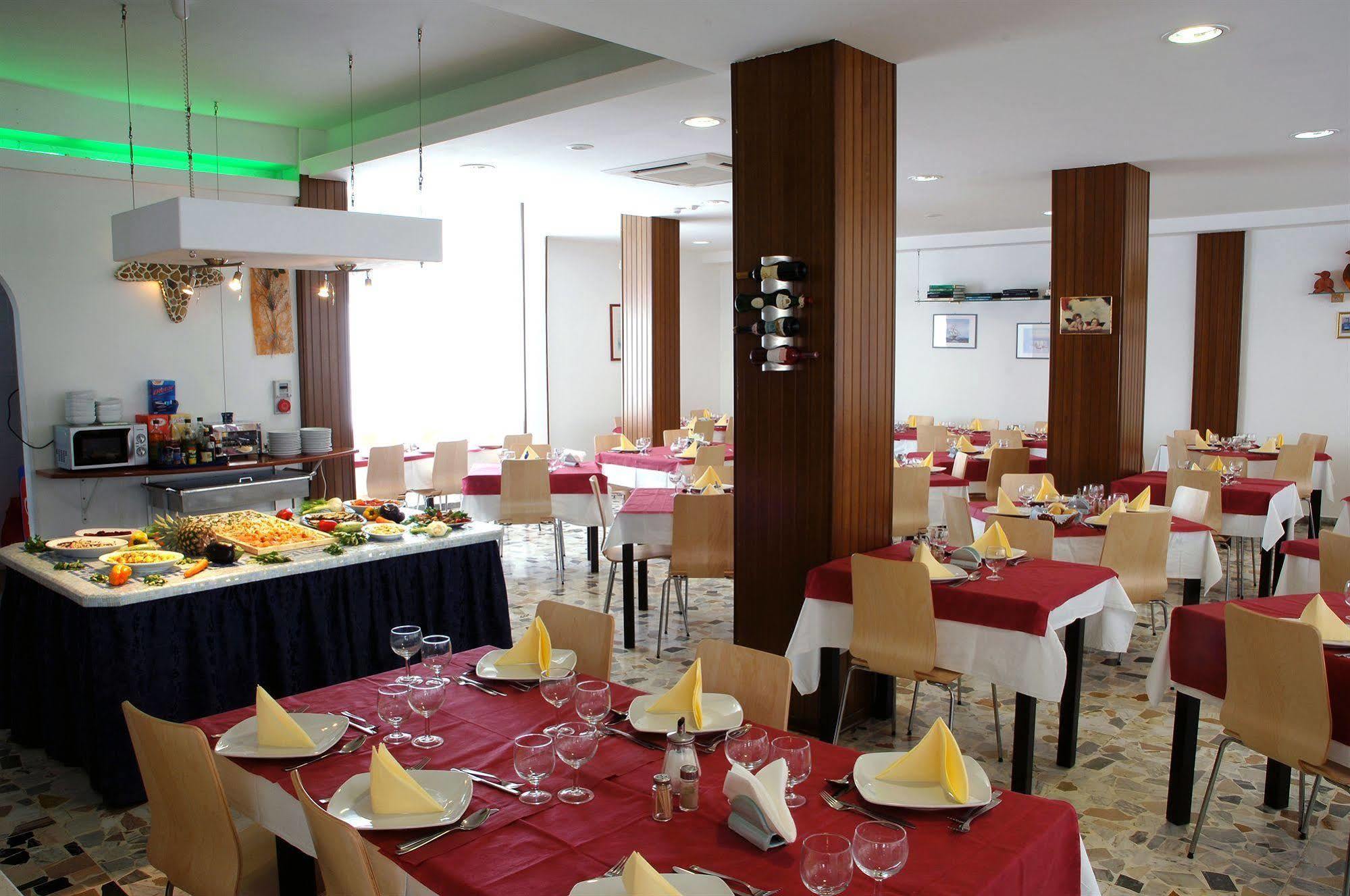 Hotel Esperia Cattolica Kültér fotó