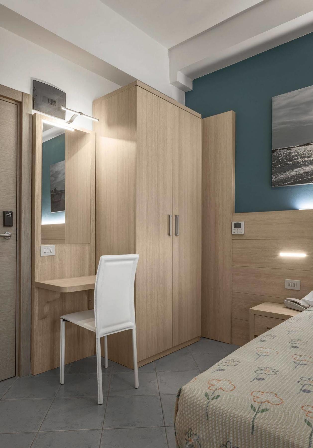 Hotel Esperia Cattolica Kültér fotó