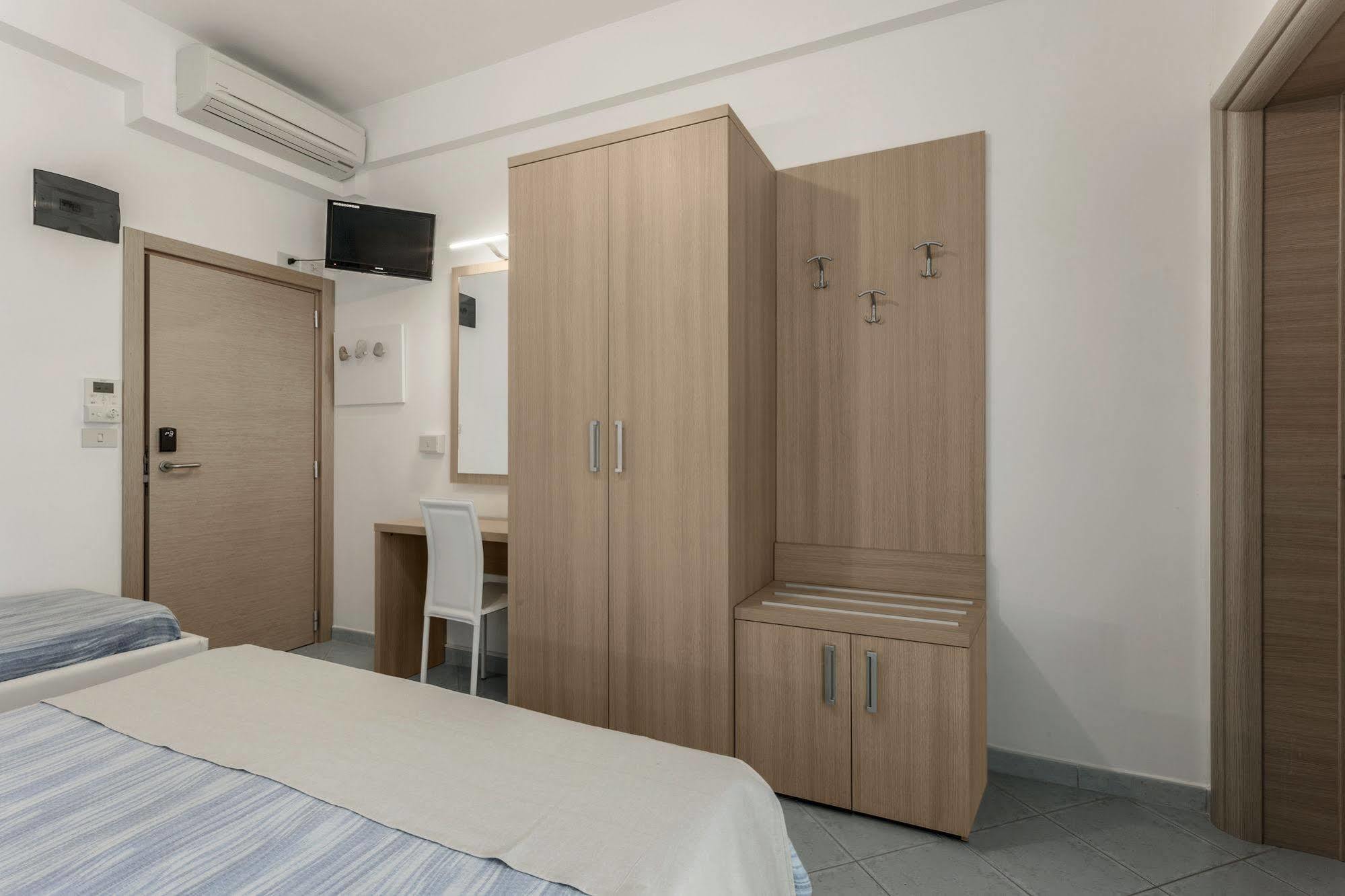 Hotel Esperia Cattolica Kültér fotó