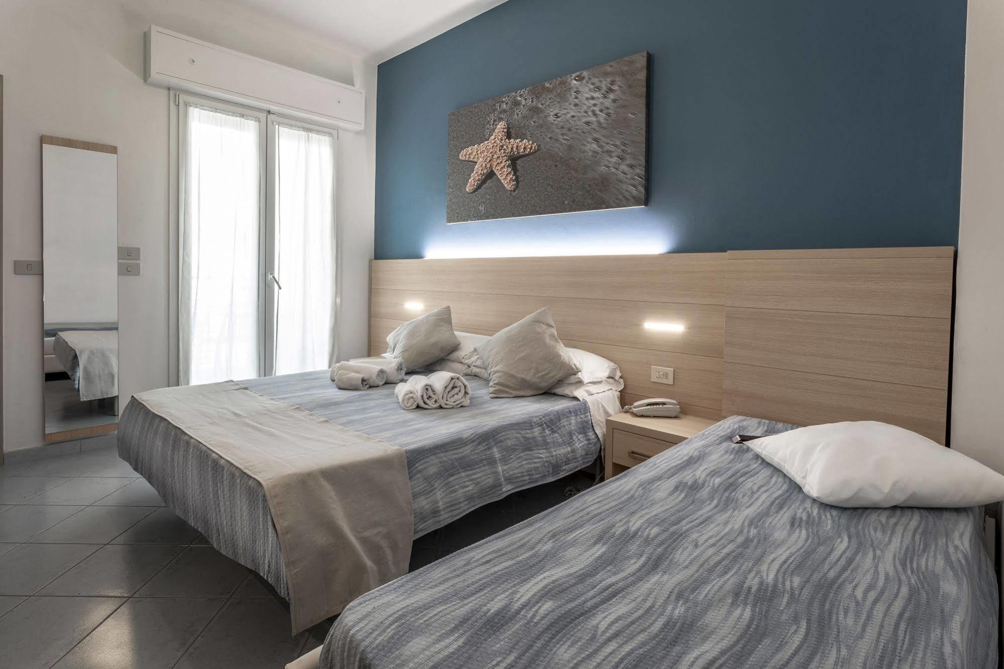 Hotel Esperia Cattolica Kültér fotó