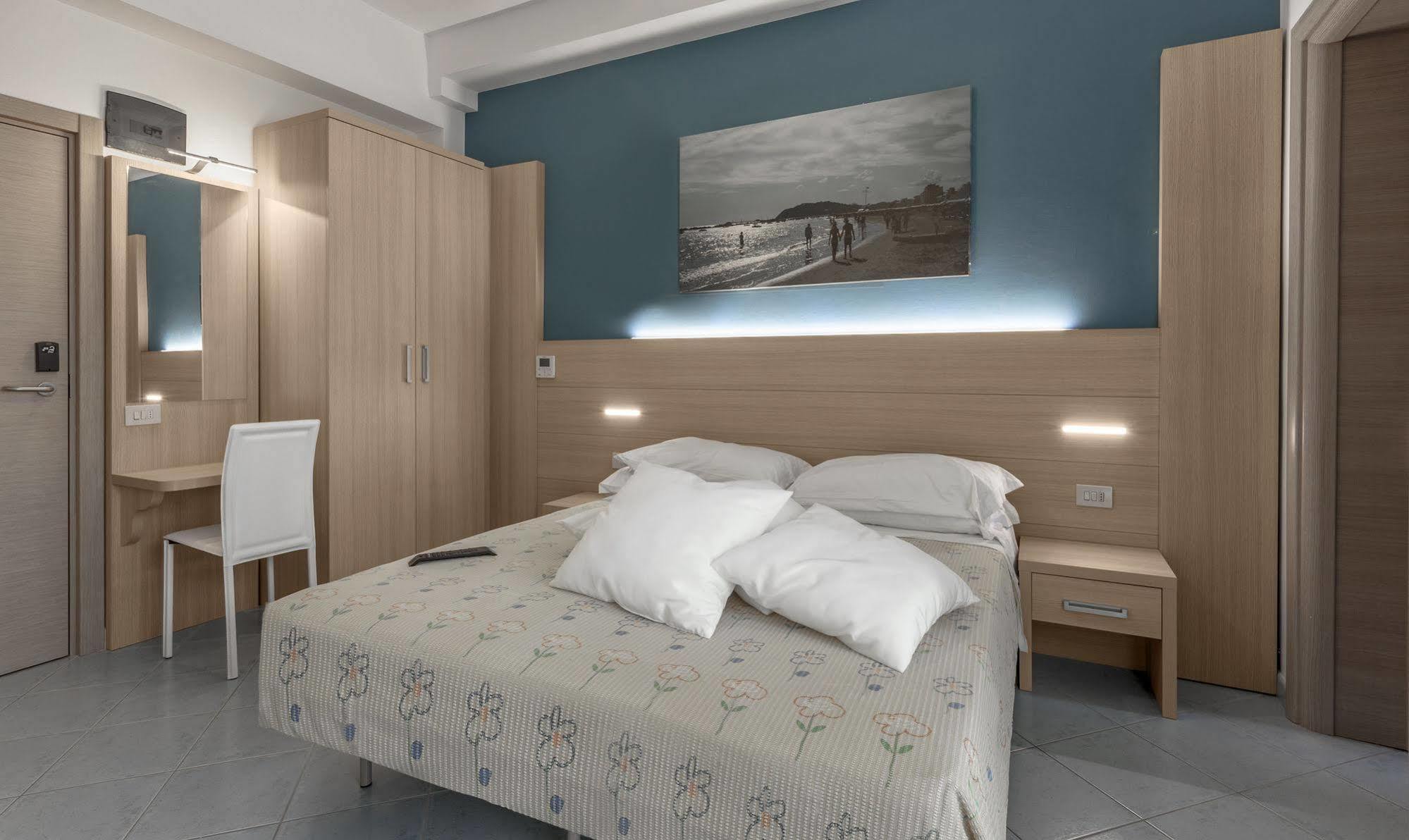 Hotel Esperia Cattolica Kültér fotó